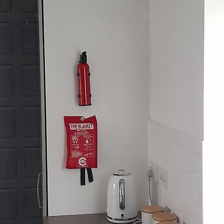 Penthouse Apartment Free Wi-Fi & Parking Occasional Bed Available 索利赫尔 外观 照片