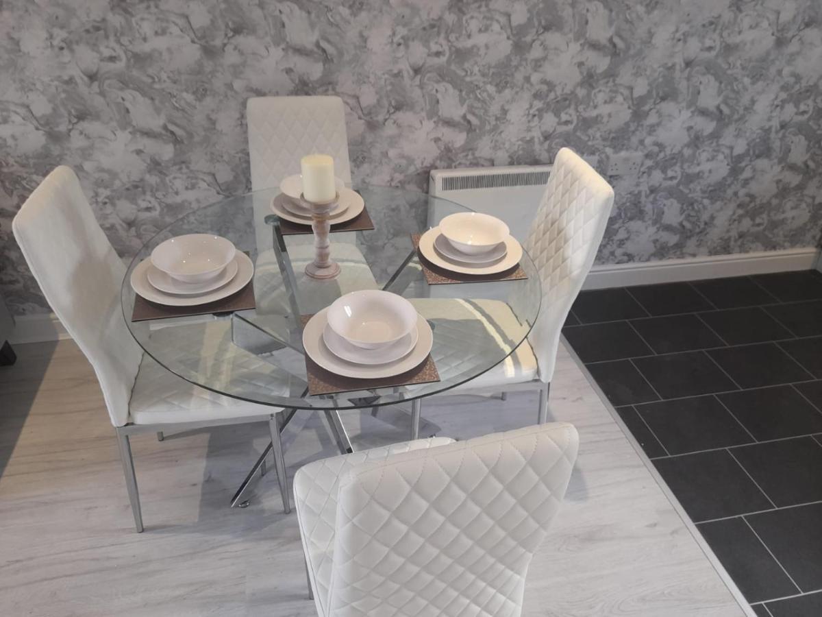 Penthouse Apartment Free Wi-Fi & Parking Occasional Bed Available 索利赫尔 外观 照片
